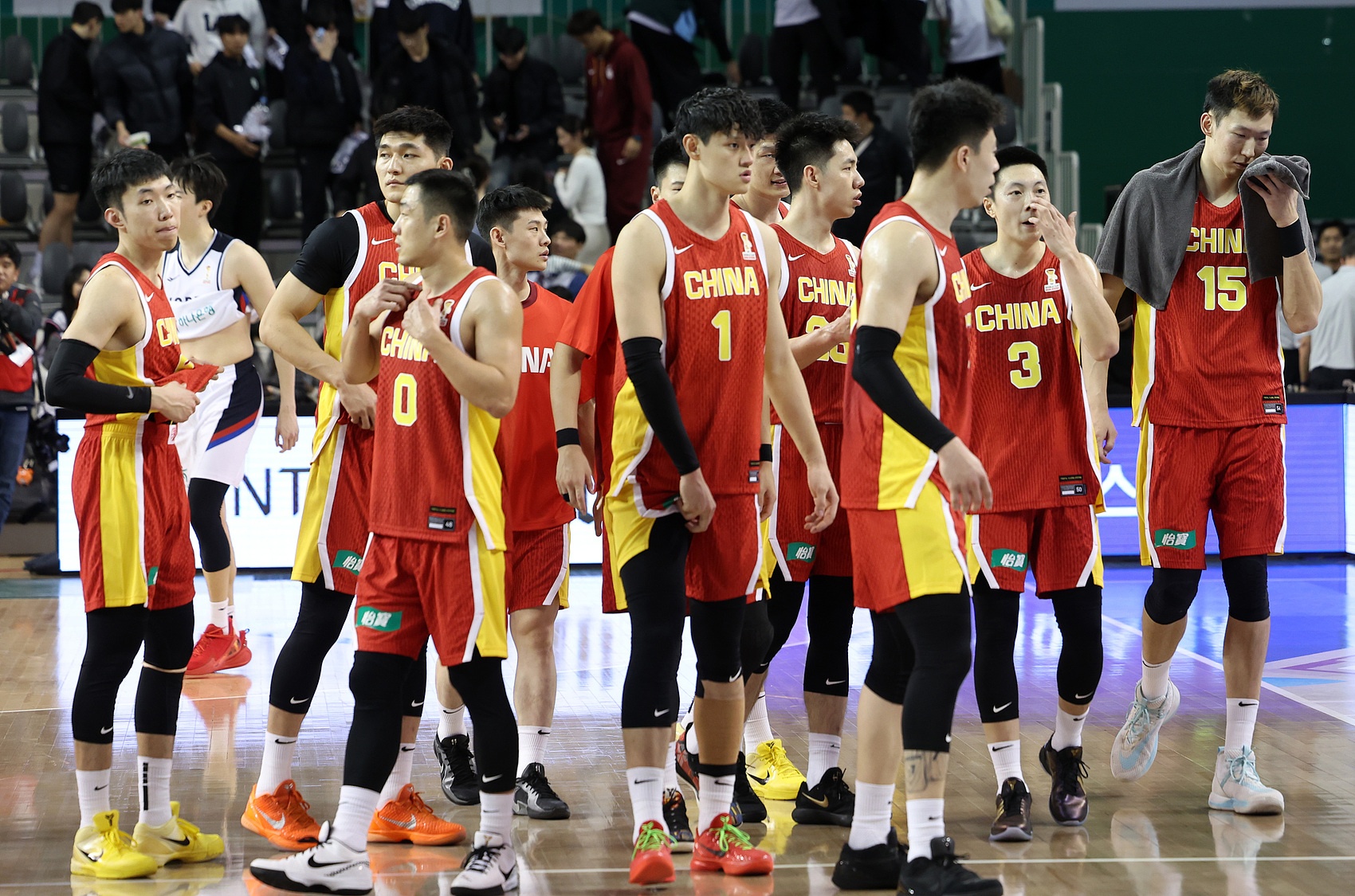 比分预测-周琦：上半场我们每个人投两三个太平均 一直不投偶尔投2个也不行