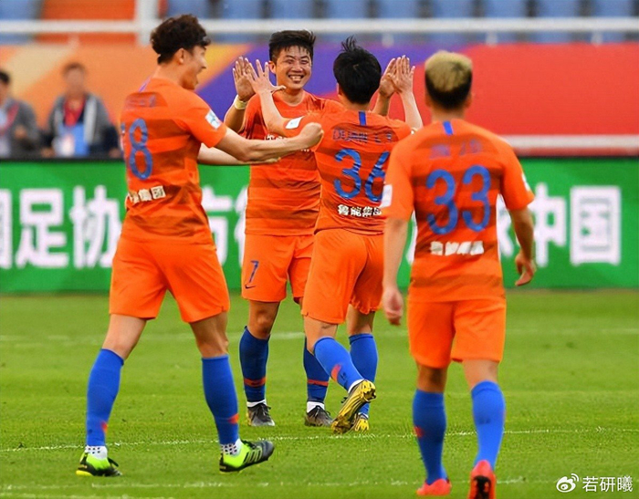 比分预测-马德鲁加曾被视为鲁能离队热门，如今为何依然没走，原因找到了|阿尔瓦罗|洛佩斯|本菲卡足球俱乐部|山东泰山|克雷桑_新浪体育_新浪新闻